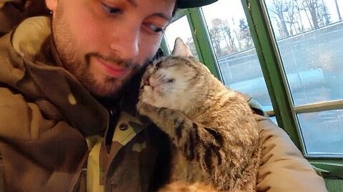 If loving CATS was a sport, He'd be the Champion 🏆🐾