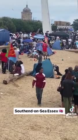 THEY SAY THE SEA IS BEAUTIFUL IN ESSEX ENGLAND THIS TIME OF THE YEAR