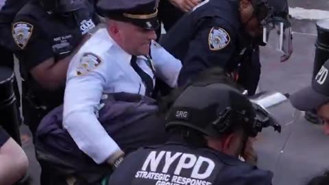 ICE protesters ATTACK NYPD..