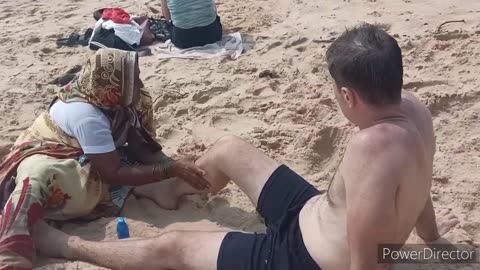 Relaxing Beach Massage from Indian Aunty in Goa Candolim , India / yulichka wants it