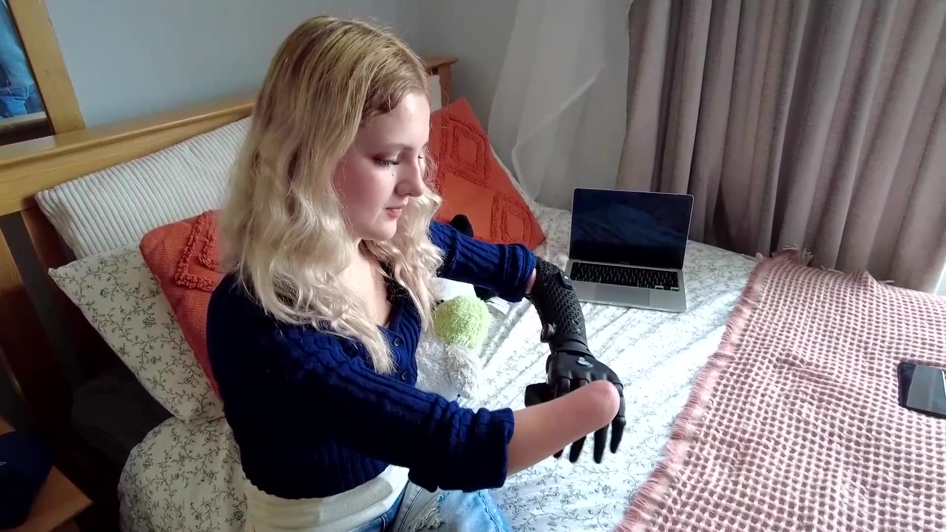 Influencers pretty crazy bionic hand can crawl on its own