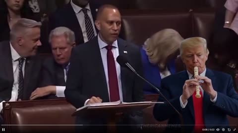 Trump và máy ghi âm của ông trở lại theo yêu cầu của người dân 😂