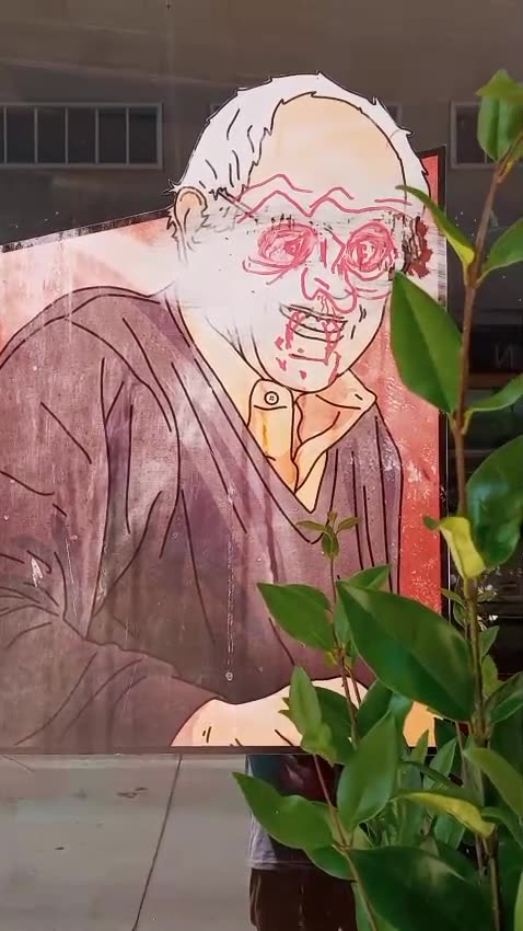 😁😁BERNIE SANDERS ON "RESISTANCE" TOUR: I'll suck all of your blood FOR FREE !!😁😁