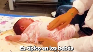 Así ayuda un médico francés a los bebés con cólicos