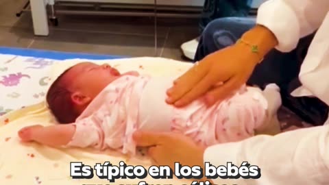 Así ayuda un médico francés a los bebés con cólicos