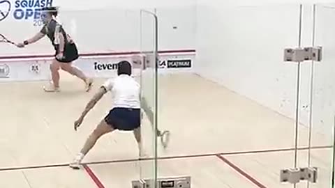 Extreme corner, unbelievable dive, outrageous splits ‍