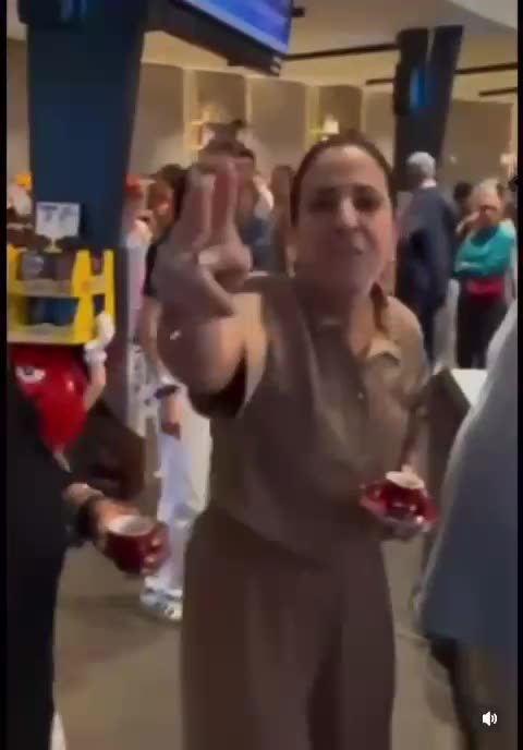 🇮🇹🇵🇸 SHOCKING: French Jewish Father and Son Aggressively Harassed at Italian Rest