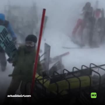Una fuerte ventisca convierte en una pesadilla las vacaciones de decenas de esquiadores