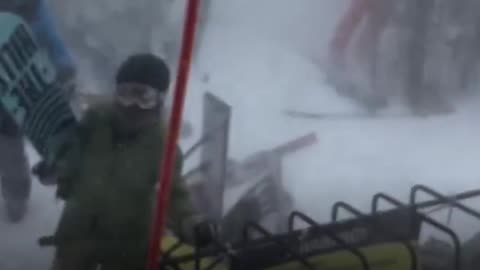 Una fuerte ventisca convierte en una pesadilla las vacaciones de decenas de esquiadores