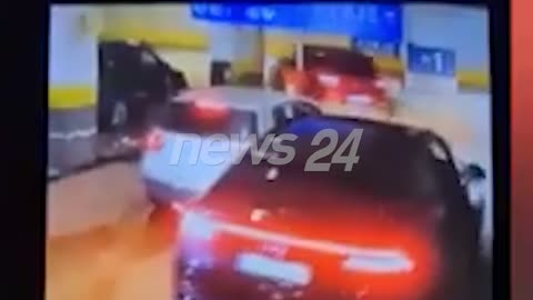 Policia në ndjekje te "Audi Q8" deri brenda nje qendre tregtare