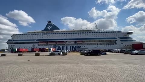 Wat kost de asielboot (het luxe schip voor vluchtelingen) in Schiedam per dag? 26-09-2023