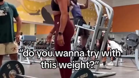Fitness Influencer helps gym rat