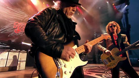 Train Kept A-Rollin' (Tiny Bradshaw cover) - Aerosmith (live)
