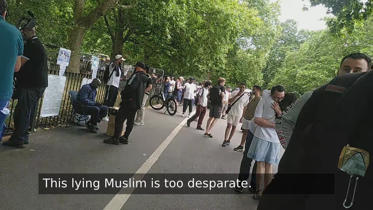 Christians Get Attacked By Muslims Fighting In The Way Of Allah At Speakers Corner.