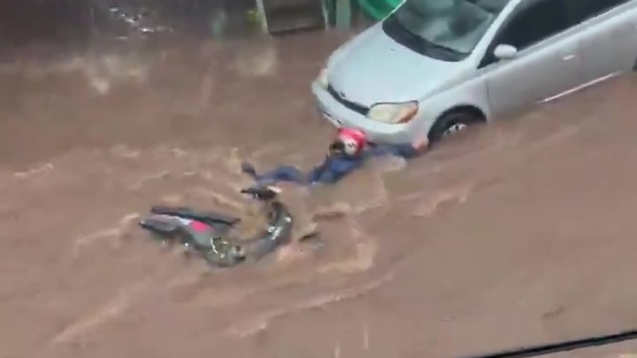 Fuertes lluvias provocan inundaciones en Loque, Paraguay