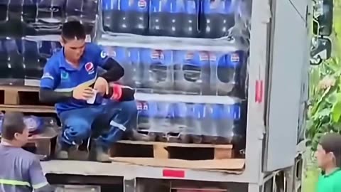 Pepsi driver caught drinking Coke. Coca-Cola's greatest ad cost them nothing