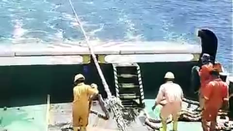 What happens if a mooring line snaps? 😱⚓