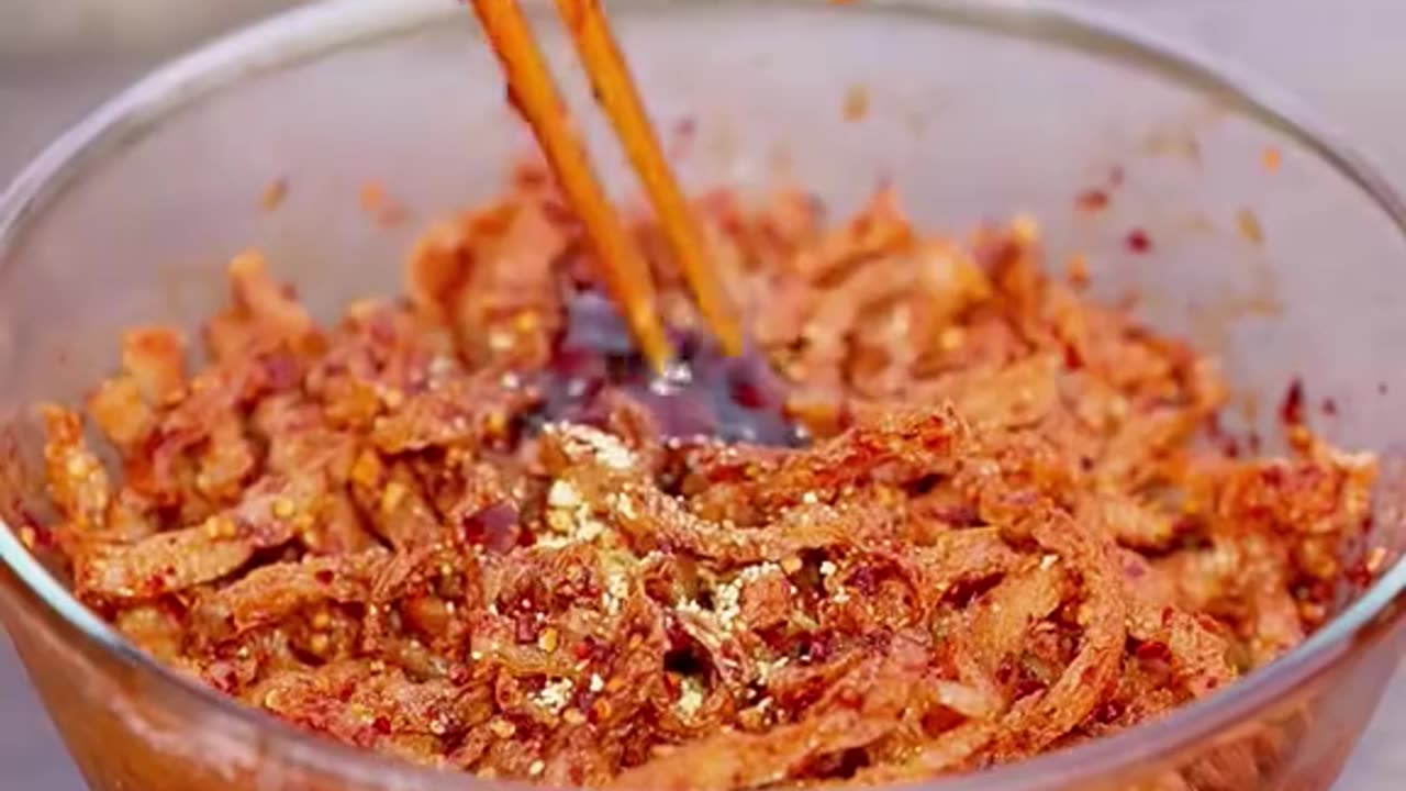 Making noodles from Amorphophallus muelleri