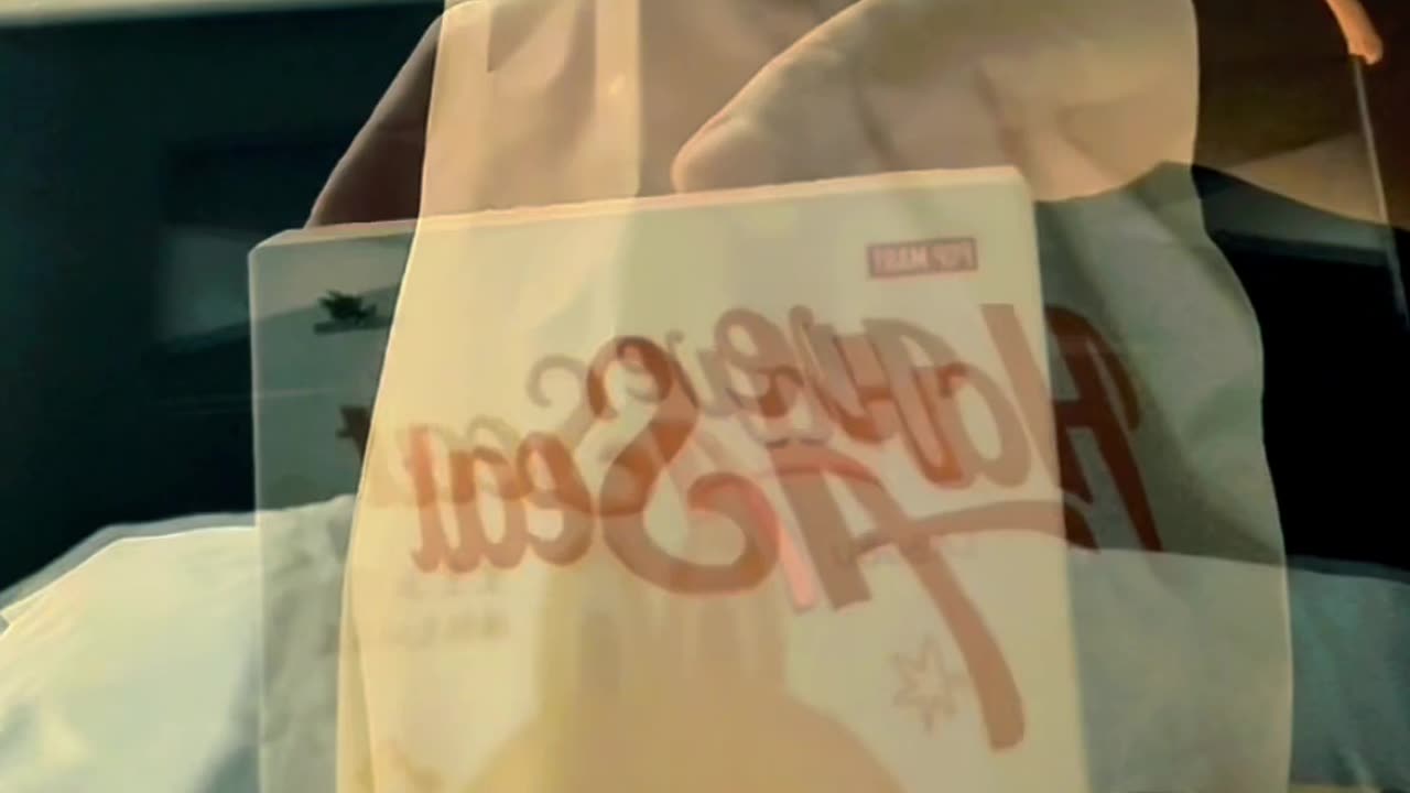 Unboxing labubu