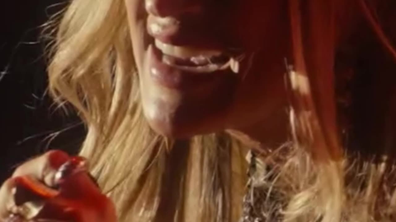 American Idol Sees Stunning Return of Superstar Carrie Underwood