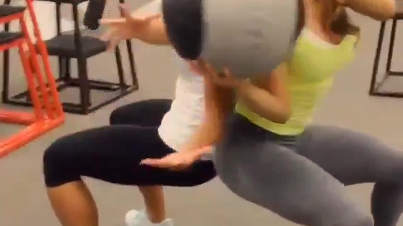 💪👧 Girls in the Gym – Strength & Motivation!