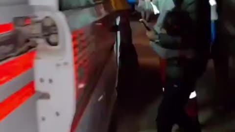 🚨ইসরায়েলি বোমা হামলায় খান ইউনুসের পশ্চিমে ৪ জন শহীদ হয়েছেন এবং আরও কয়েকজন আহত হয়েছেন।