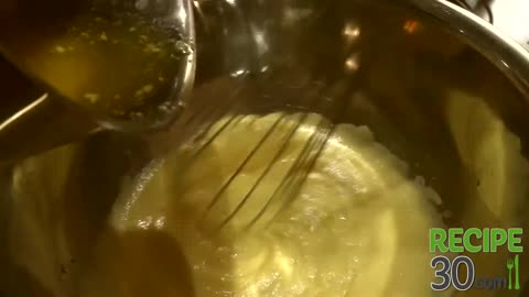 Classic Hollandaise Sauce Recipe | Smooth, Buttery & Foolproof 🧈🍋