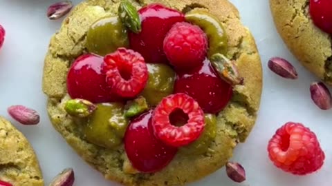 Pistachio Raspberry Cookies