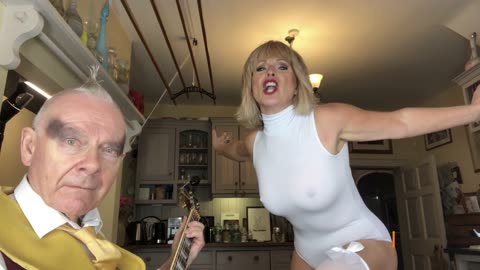 20220213 Toyah & Robert's Sunday Lunch - TOO DRUNK TO FUNK [jn7iWdbmoiE]