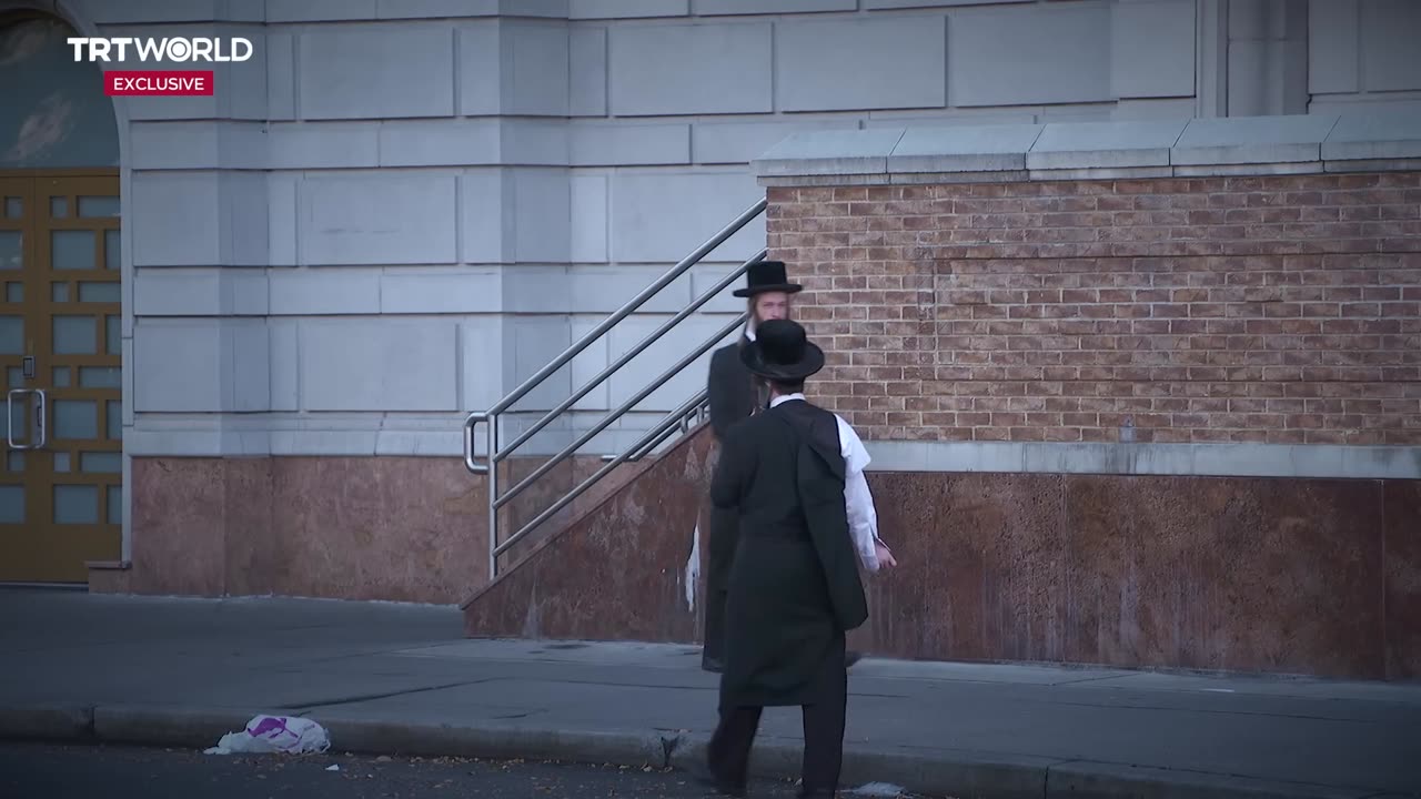 Anti Zionist Rabbi standing for Palestine