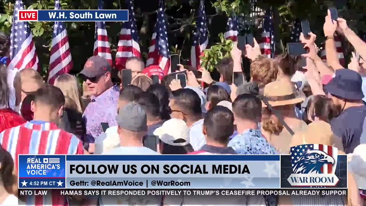 POTUS ENGAGES WITH CROWD AT THE WHITE HOUST