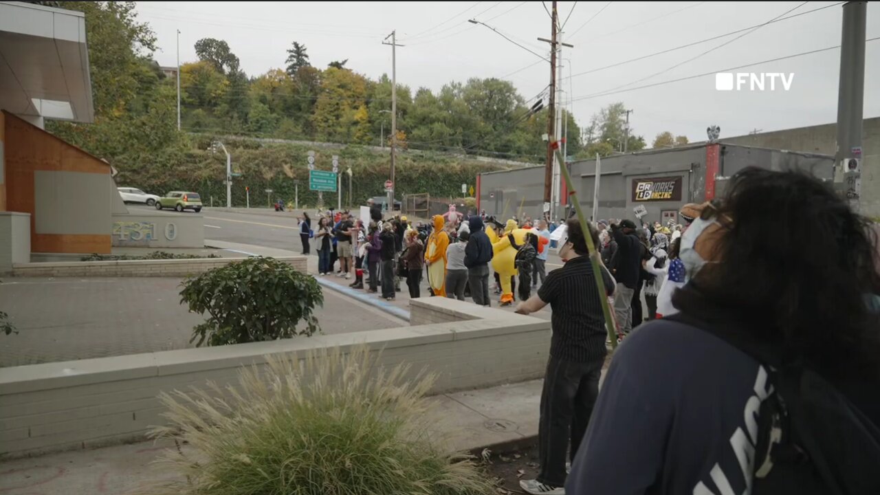 PORTLAND: Explosions, Massive Tear Gas, Stand Off at No Kings protest ICE Detention Center