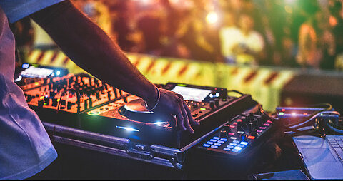 ⚡ LIVE Q CLUB ⚡