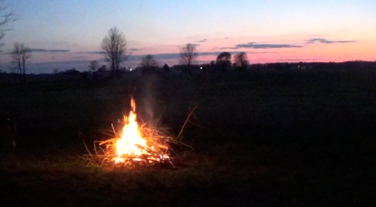 REAL campfire Relaxing sounds to fall asleep to