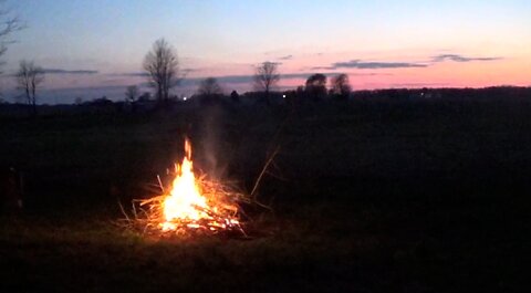 REAL campfire Relaxing sounds to fall asleep to