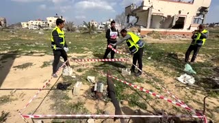Gazans survive among unexploded bombs