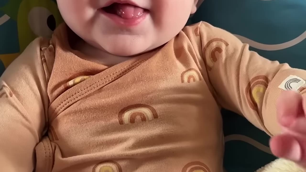 trying to talk or just pooping? 🤔😂 baby kayla’s funny moment!