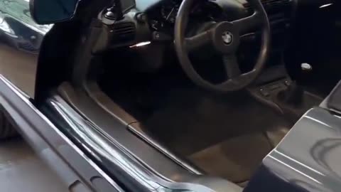 Door opening system on the BMW Z1