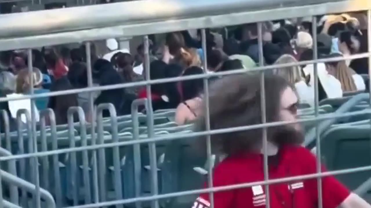 😂🎶 Security Guy Vibing at a Concert | FunFM