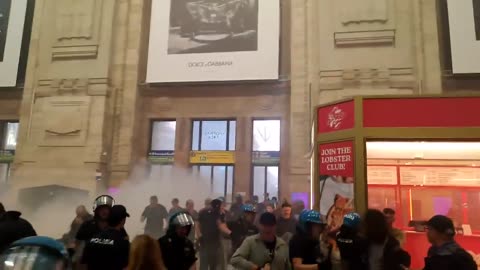 The pro-Palestinians are trying to burn Milan to the ground now.