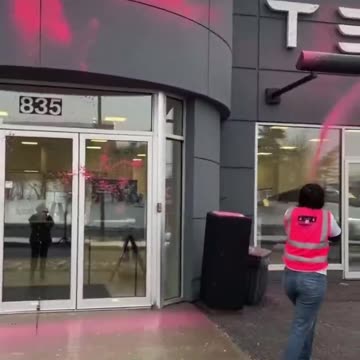 TESLA in Ottawa Canada 🇨🇦 being vandalized right now. This is a crime and they should be punished