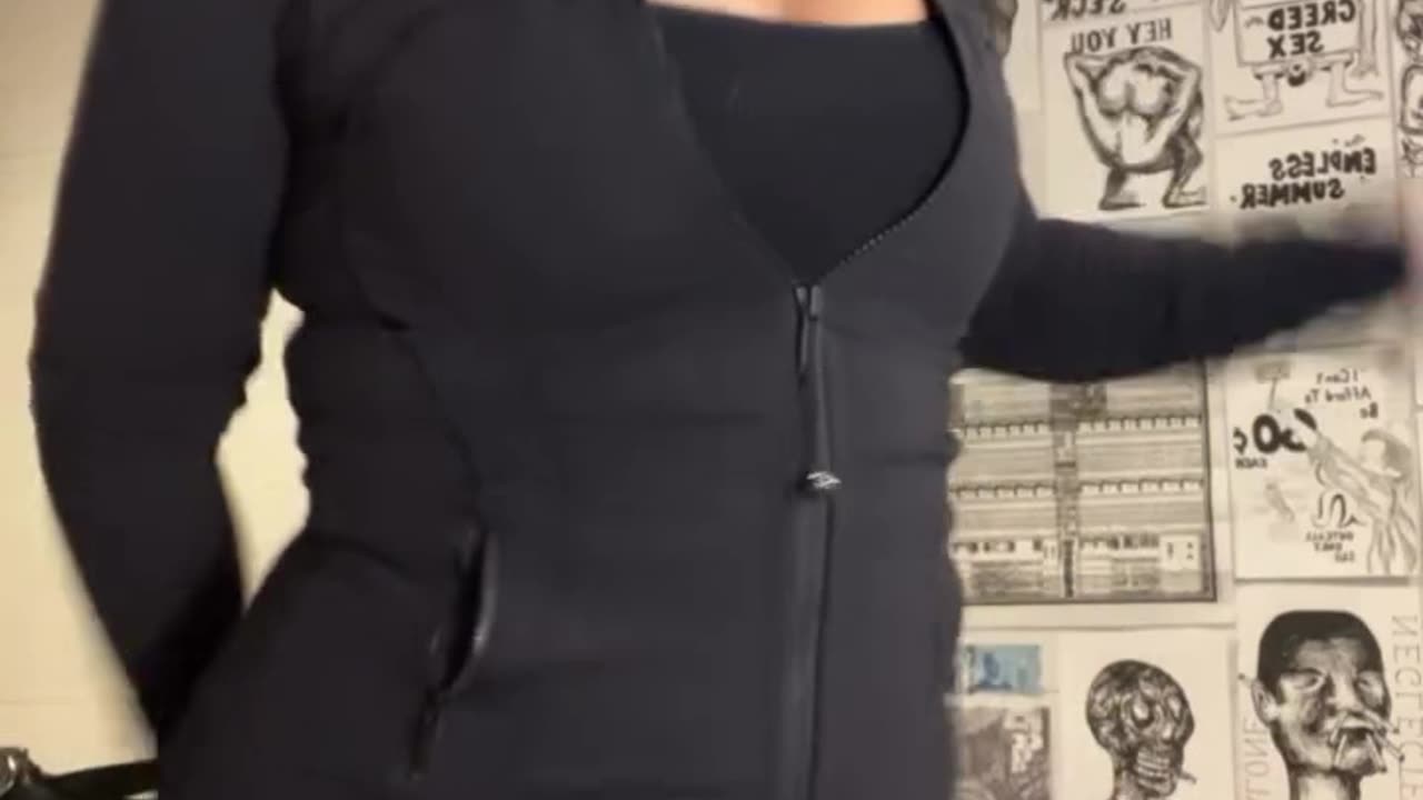 Holly Hennessy Thicc Thighs?