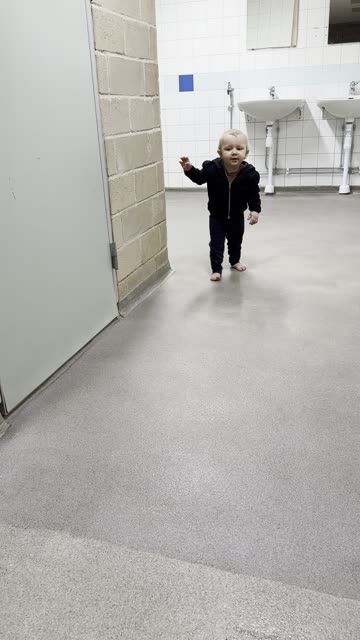 kayla walking around so cute