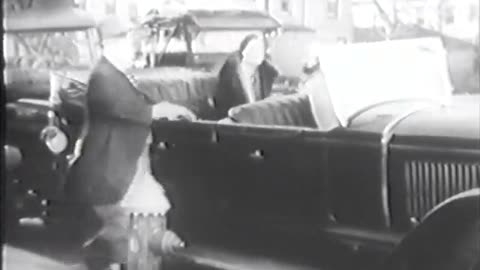 BUZZIN' AROUND (1933)