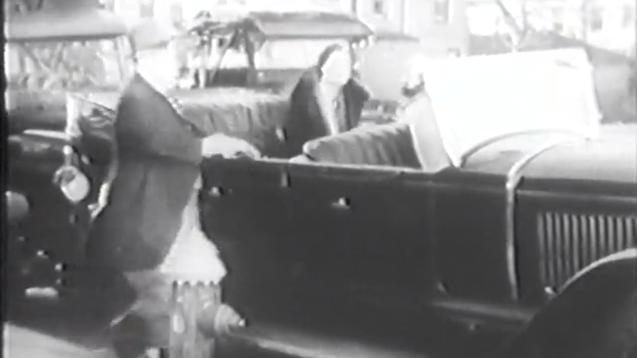 BUZZIN' AROUND (1933)