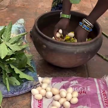 Why is he putting a snake and so many fruits inside a calabash? Someone educate us please 🤔
