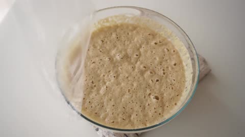 Add a pinch of yeast to 2 bananas and you'll be surprised at the results