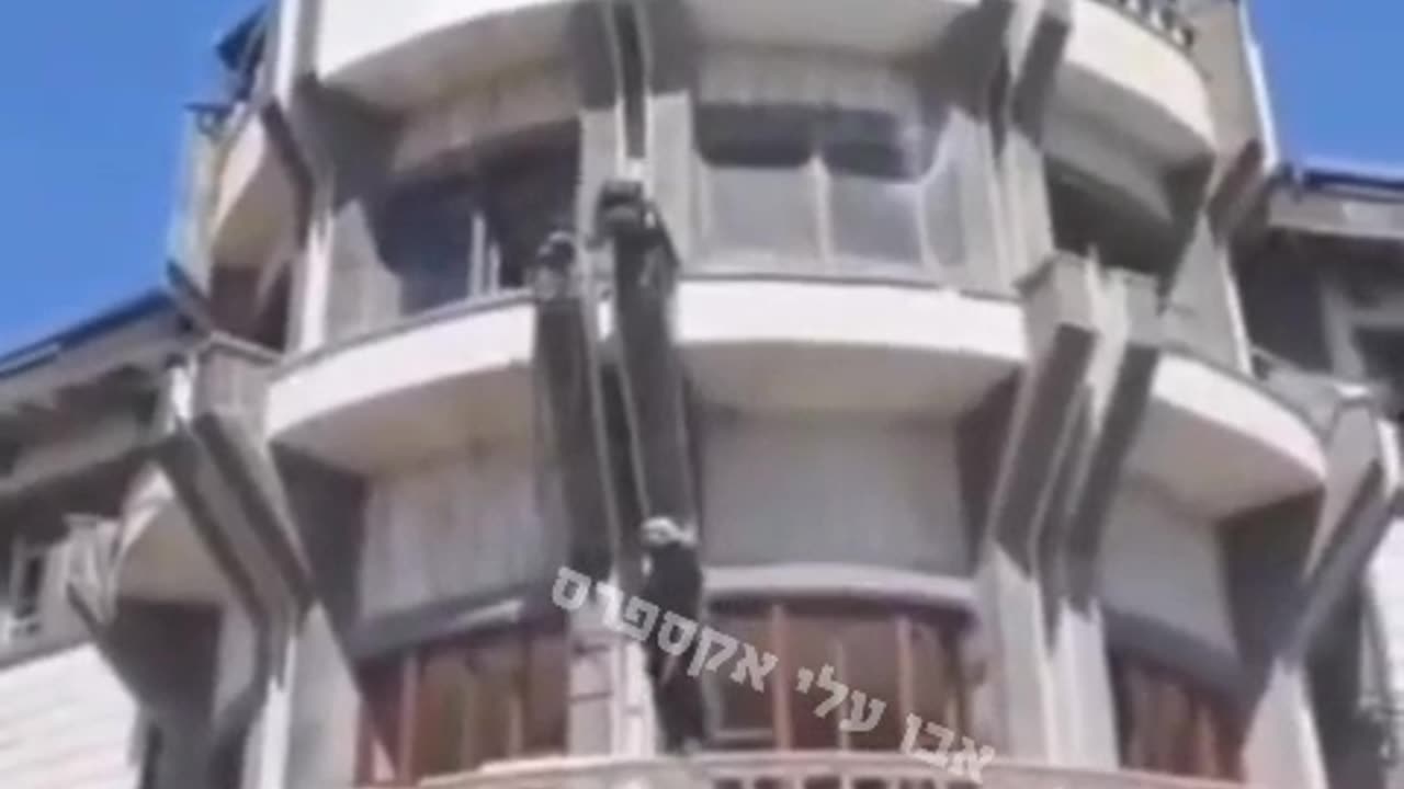 In a Druze town in Syria, the regime's flag was replaced by a Druze flag