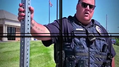 Karen thinks I can’t record a bank building #auditor #1stamentmentaudit #law #copsoftiktok #policing
