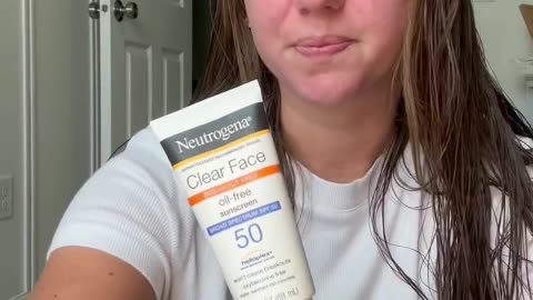 Finally, a Sunscreen That Doesn’t Break You Out – Neutrogena Clear Face SPF 50! 🌞💧